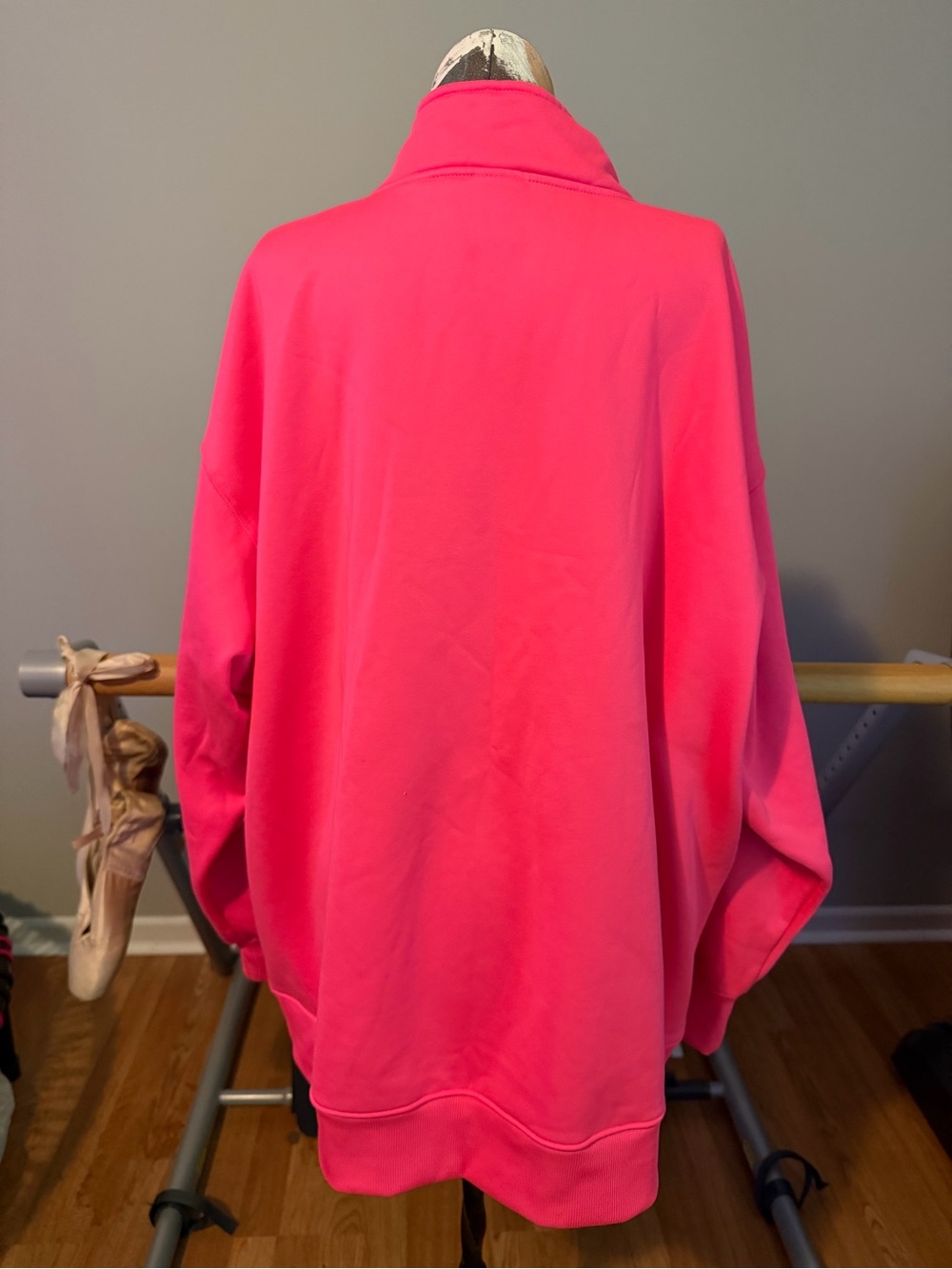 Women’s Nike XL Dri Fit quarter zip hot pink excellent condition very soft - Picture 4 of 5